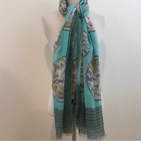 Scarf / Shall with Firefly Print - Picture 3 of 10